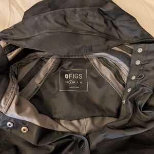 FIGS Women's Small Black Camo Rain Jacket